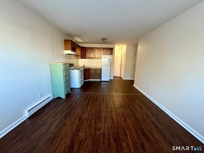 Building Photo - 179 Elm St