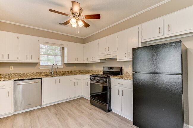 Building Photo - 2960 Glenn Hills Dr