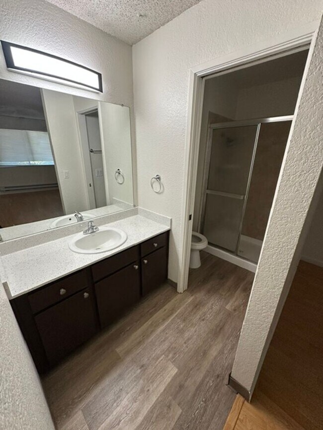 Building Photo - Beautiful 2-Bedroom Apartment in Desirable San Leandro Gated Community, close to BART
