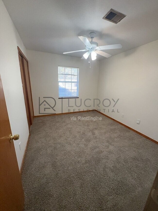 Building Photo - 2242 Castle Hill Dr