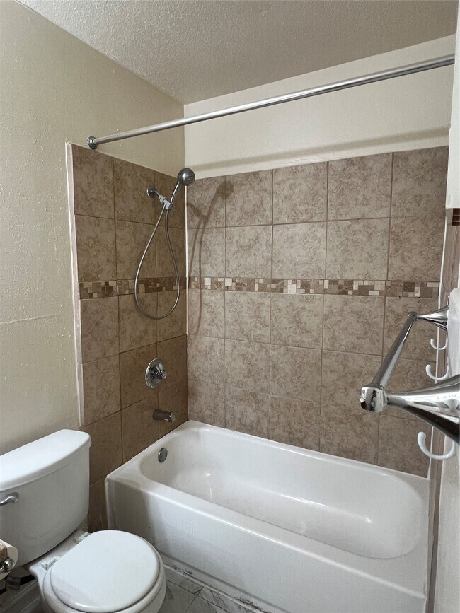 Building Photo - 9700 Leawood Blvd