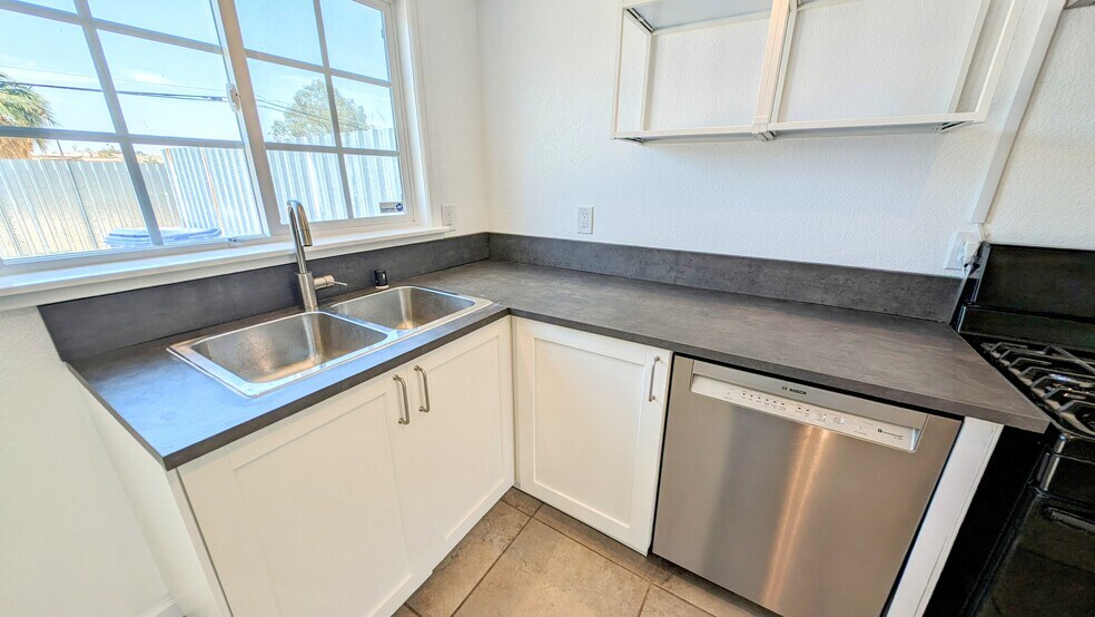 Building Photo - 72404 Cactus Dr