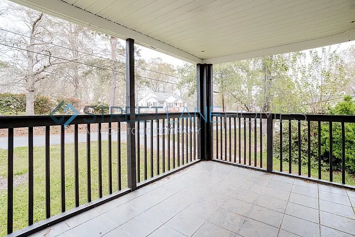 Building Photo - 405 Caughlin Ave