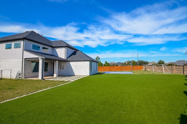 Building Photo - 28402 Eli Eagle St