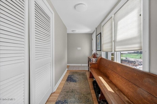 Building Photo - 15 Chase Ln