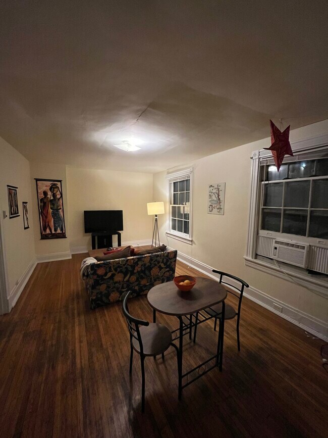 Primary Photo - 1300 Wertland St