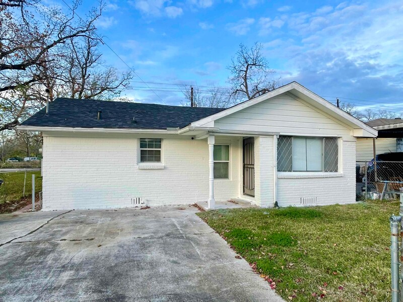 Building Photo - 7949 Blue St