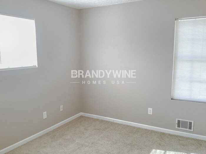 Building Photo - 2259 Hampton Dr