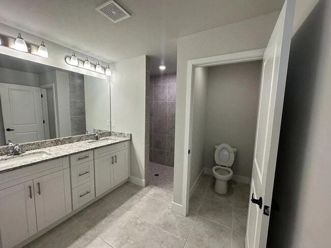 Building Photo - 2710 28th St SW