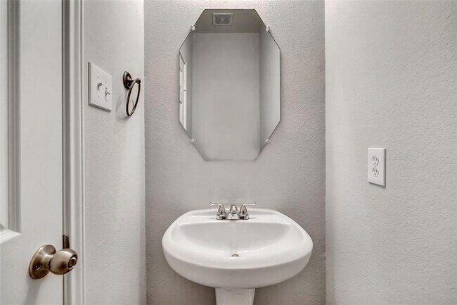 Building Photo - 31723 Regal Park Ct