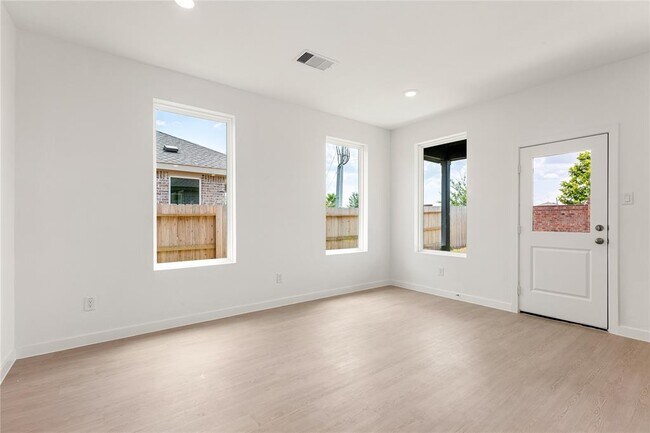 Building Photo - 13505 Harbor Pt Dr