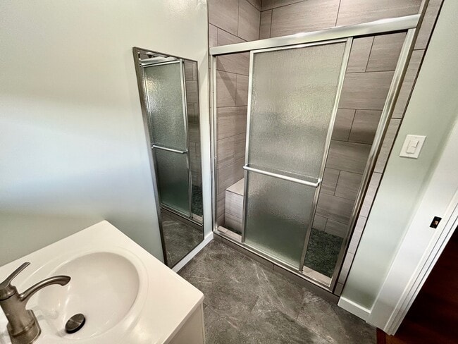 Building Photo - 87-228-228 Holomalia Pl