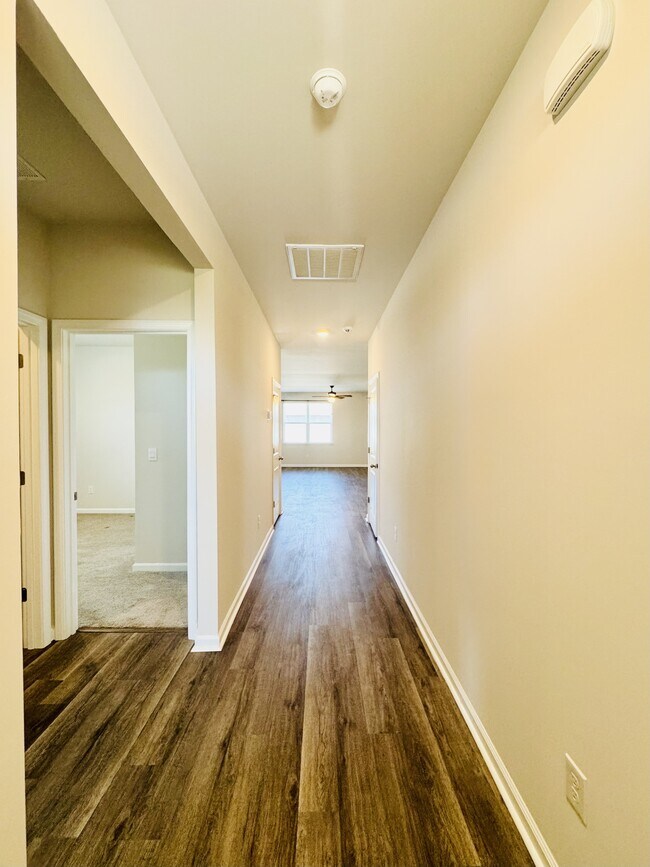 Building Photo - 1805 Castlebay Dr