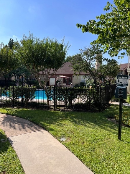 Building Photo - 2120 El Paseo St