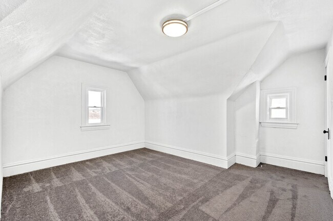 Building Photo - Stunning 2 bedroom home in Homestead available June 15!