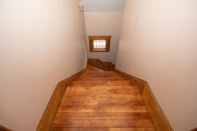 Building Photo - Convenient Location & Updated Amenities!