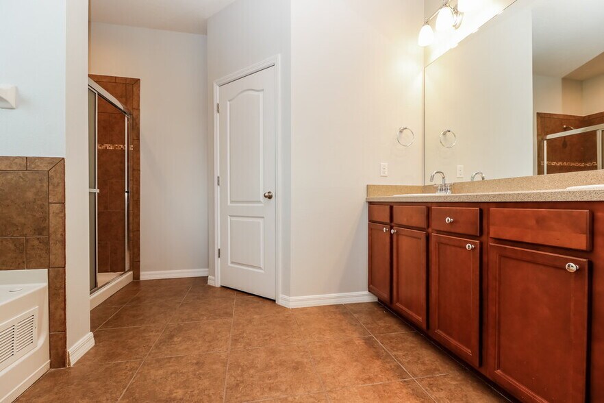 Building Photo - 6442 Twin Bridges Dr