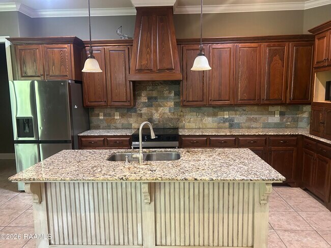 Building Photo - 303 Annabelle Dr