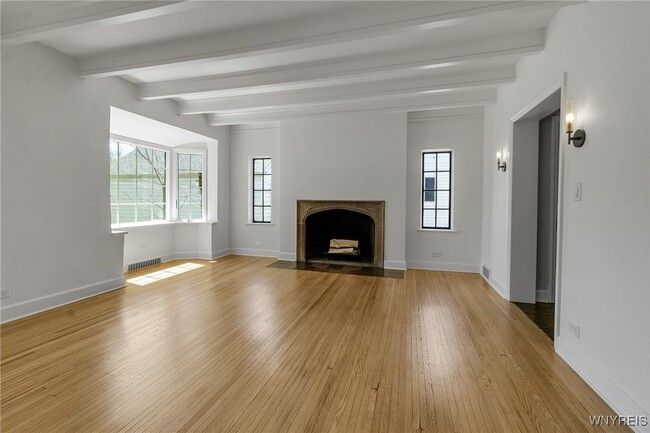 Building Photo - 305 Girard Ave