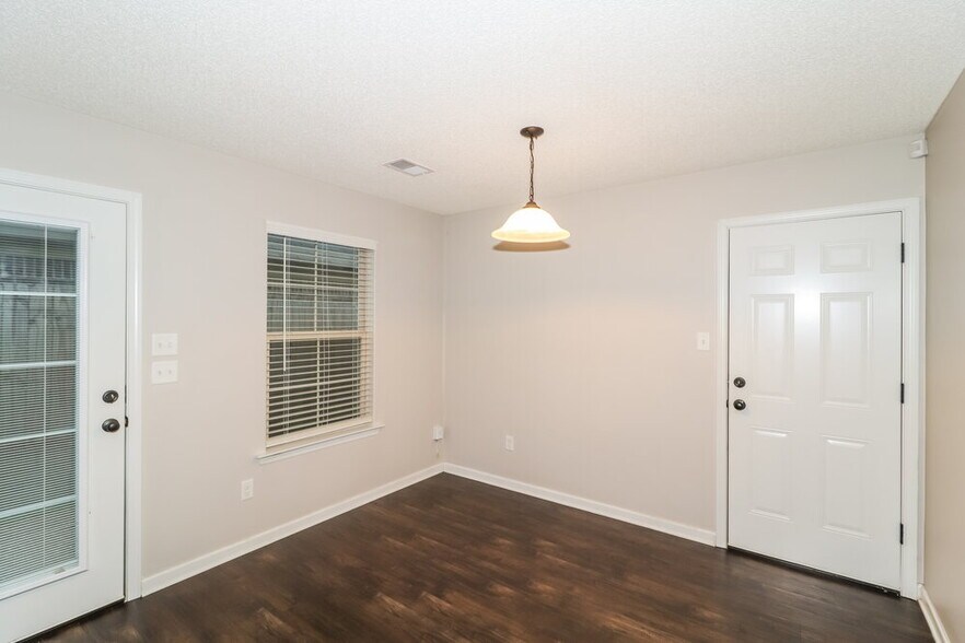 Building Photo - 9464 Cayuga Lp