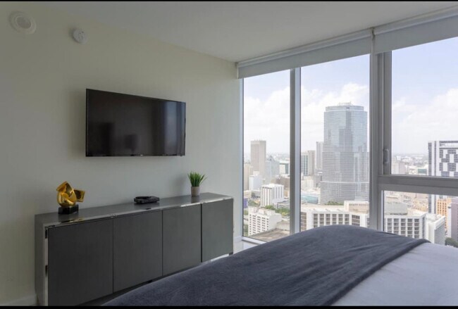 Building Photo - 501 Brickell Ave