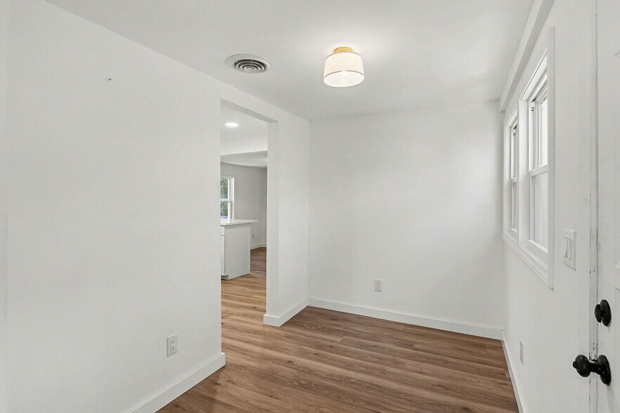 Building Photo - 510 Parsons Rd