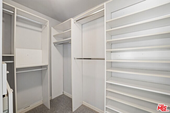 Building Photo - 23246 Canzonet St