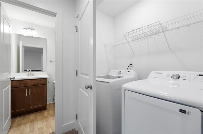 Building Photo - 6256 Hillandale Dr