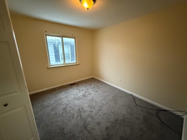 Building Photo - 596 Bloomfield Ave