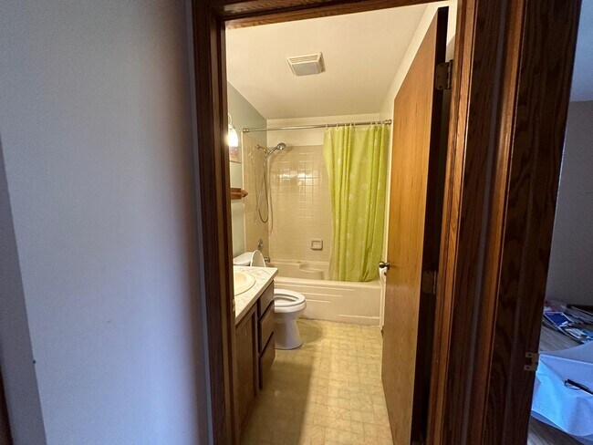Bathroom #2 - 543 Mahogany Way