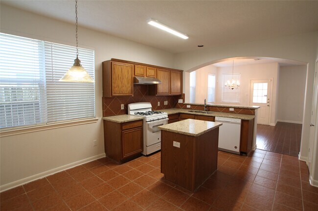 Building Photo - 814 Forest Thicket Ln