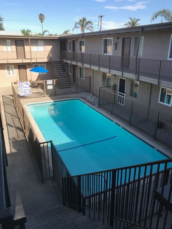 Building Photo - Gorgeous 1 Bedroom