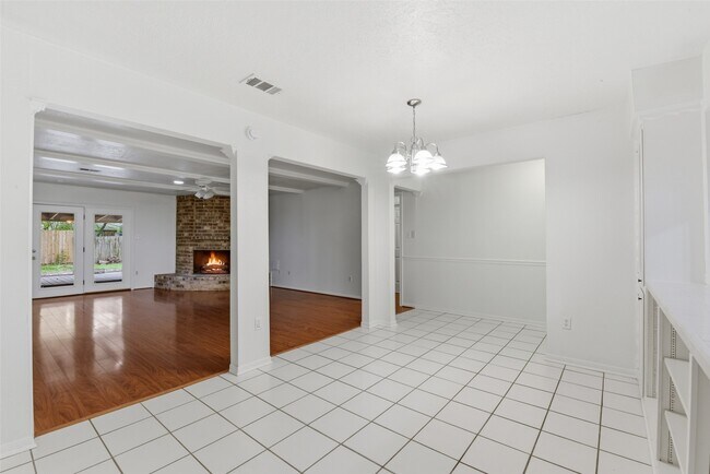 Building Photo - 2115 Oak Shores Dr