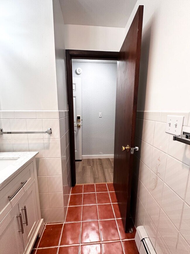 Building Photo - k933w