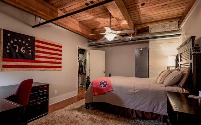 Building Photo - 1060 Worlds Fair Park Dr