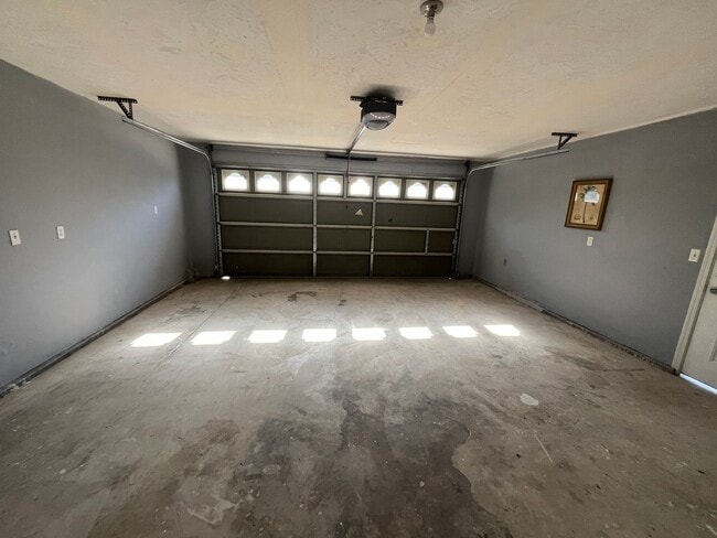 Building Photo - Charming home for rent in Visalia