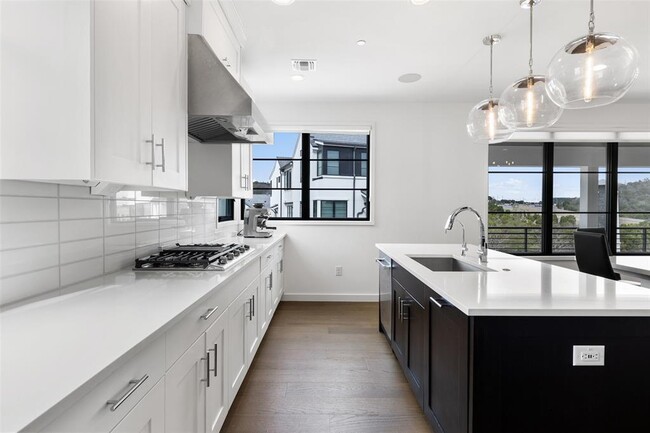 Building Photo - 705 Ariana Ct