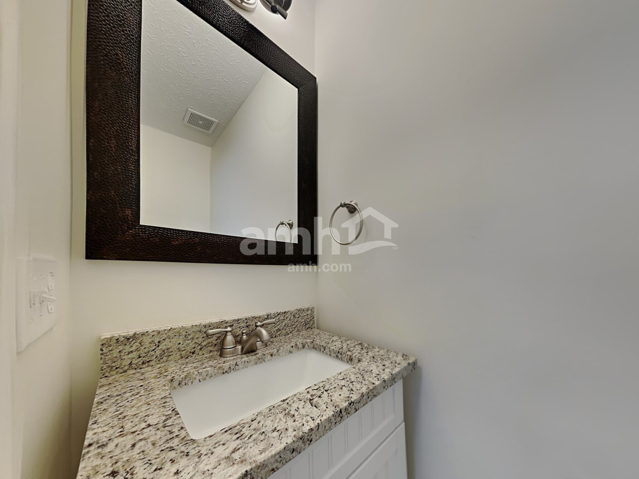 Building Photo - 922 Whispering Pine Way