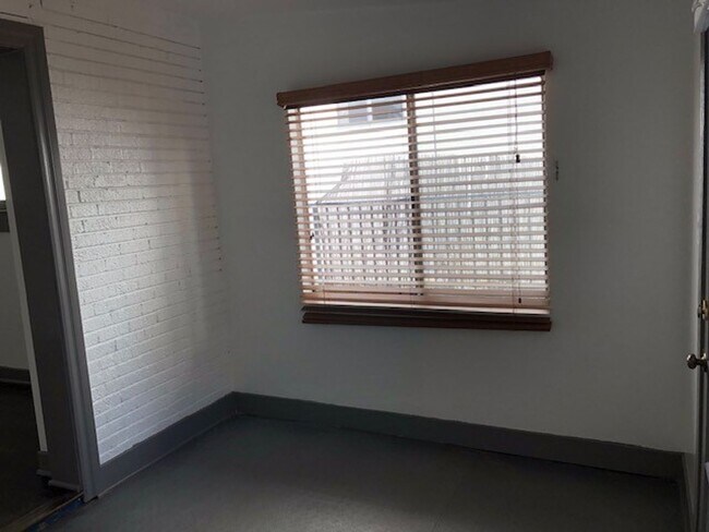 Building Photo - AS Maltman (#317)