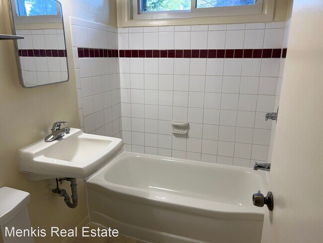 Building Photo - 3 br, 2 bath House - 3906 Denfeld Avenue