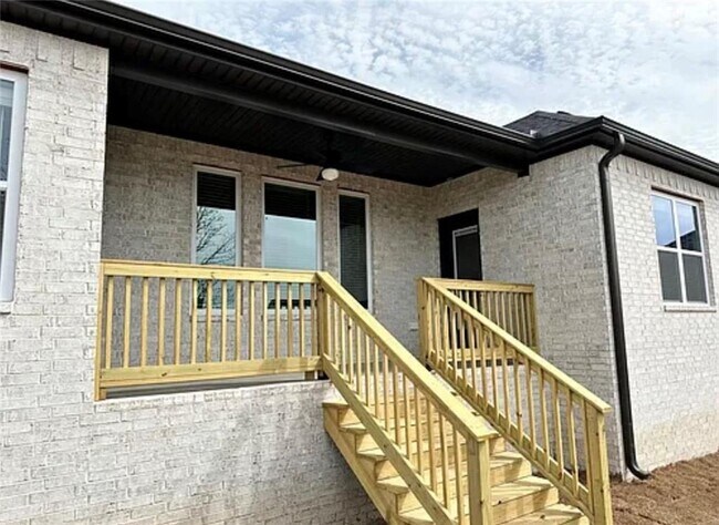 Building Photo - 941 Round Top St