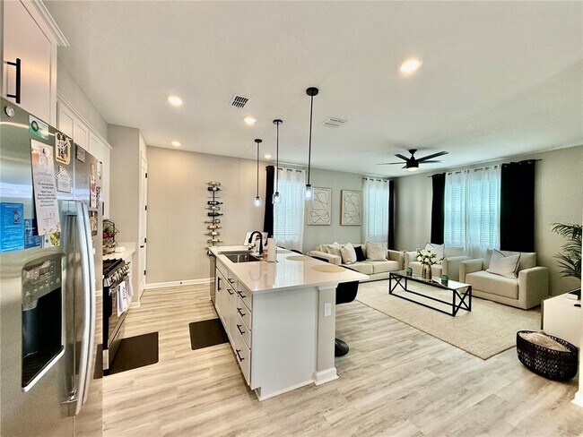 Building Photo - 6255 Golden Bch Dr