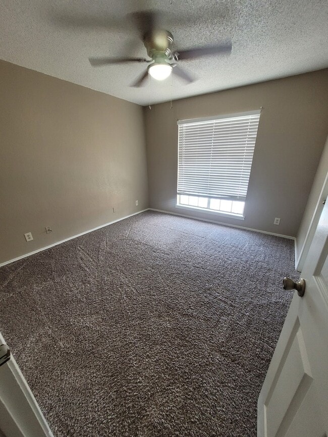 Building Photo - 2 story, 2 bed 2.5 bath townhome at Sagewo...