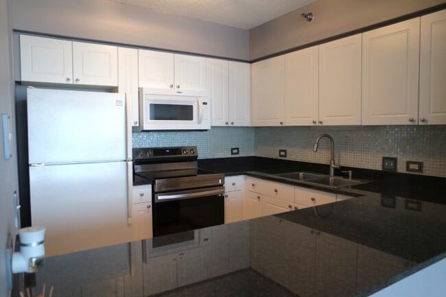 Building Photo - 512 N McClurg Ct