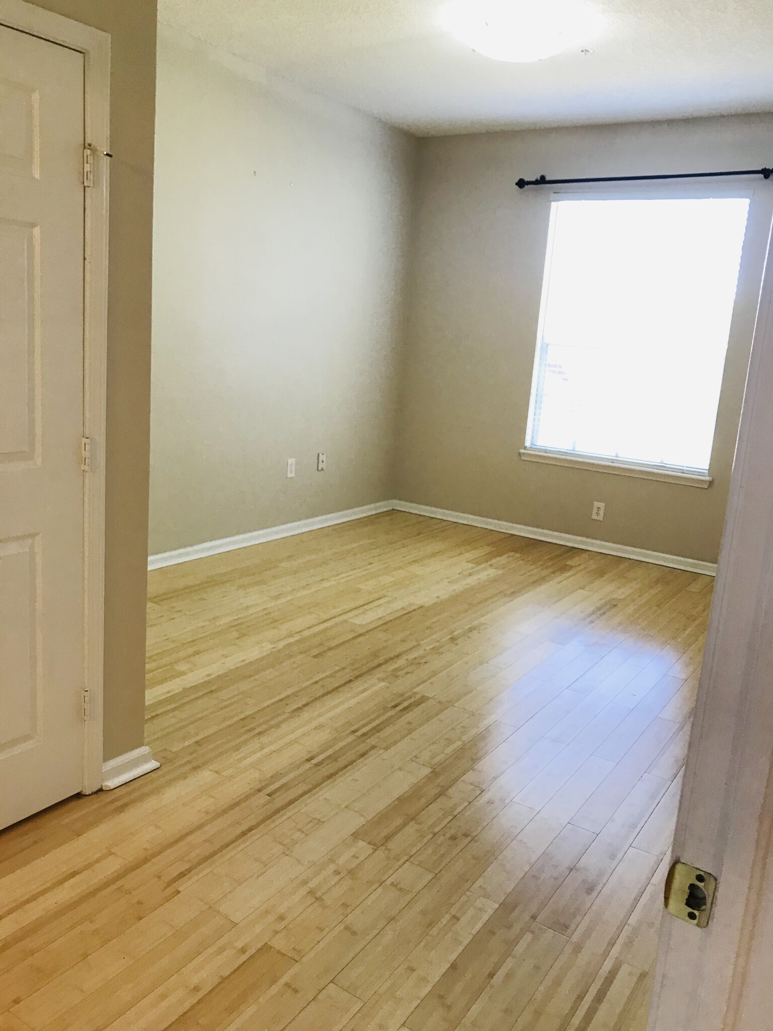 Building Photo - 10550 Baymeadows Rd