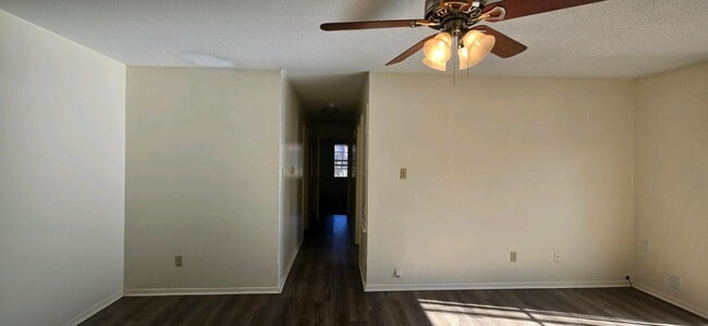 Building Photo - COMING SOON! 2 Bedroom 2 Bath in Longview!