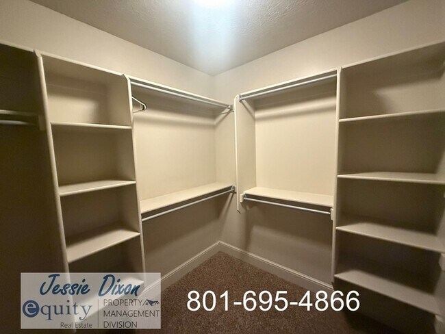 Building Photo - 5725 Brook Cir