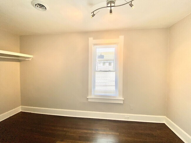 Building Photo - 1207 E Kane Pl