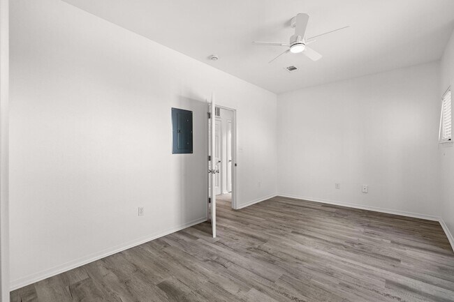 Building Photo - 228 Hidden Lake Way