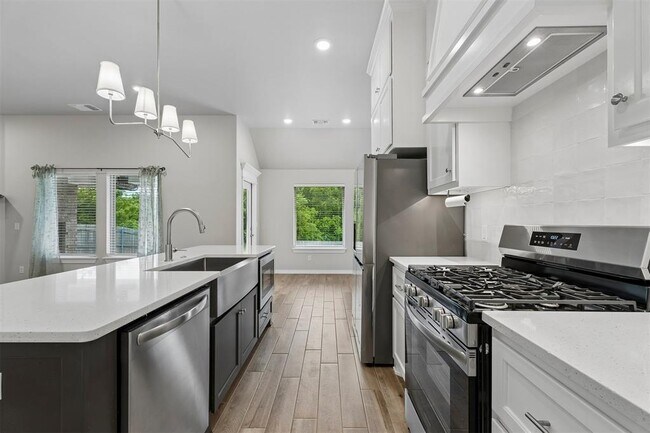 Building Photo - 16129 Villa Valeria Way